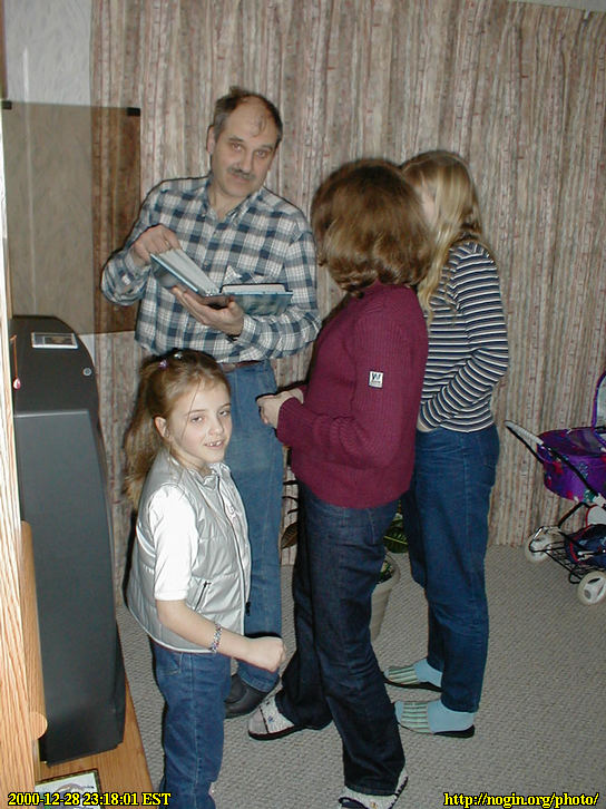 2000-12-28_23-18-01-med.jpg (102kb)