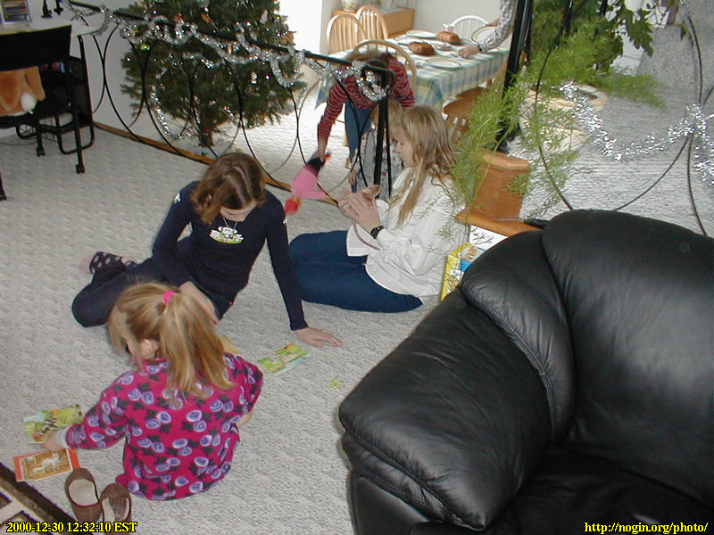 2000-12-30_12-32-10-med.jpg (125kb)