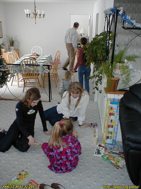 2000-12-30_12-32-21-med.jpg (104kb)