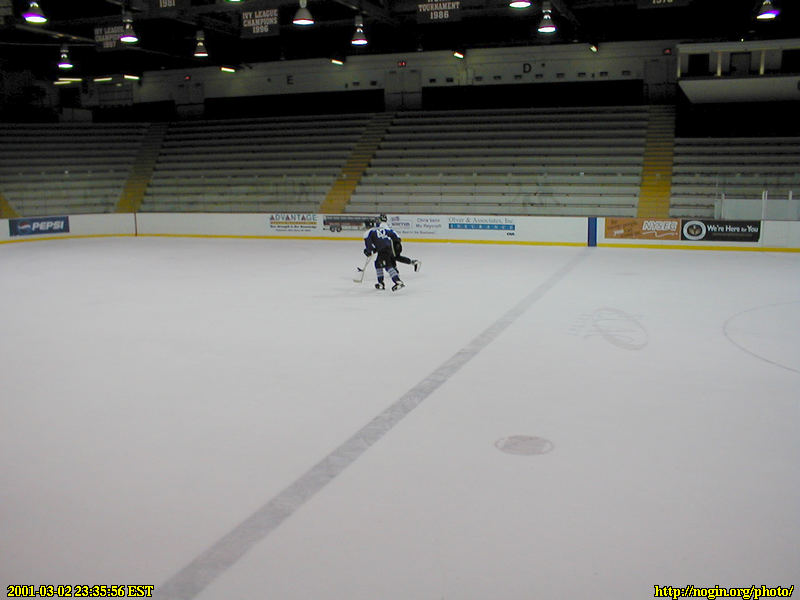 2001-03-02_23-35-56-med.jpg (55kb)